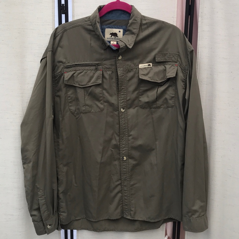 Outdoor gear Button down casual shirt Large by Dakota grizzly color olive vented
